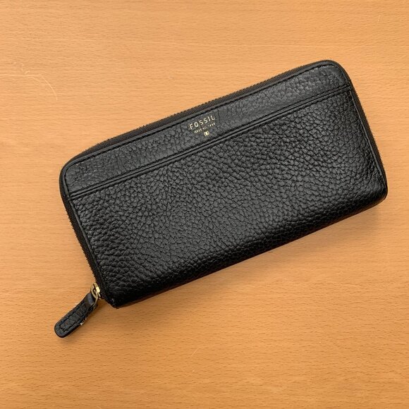 Fossil Black Leather Zip Wallet โ Classic Pebbled Look with Gold Hardware - Picture 2 of 9